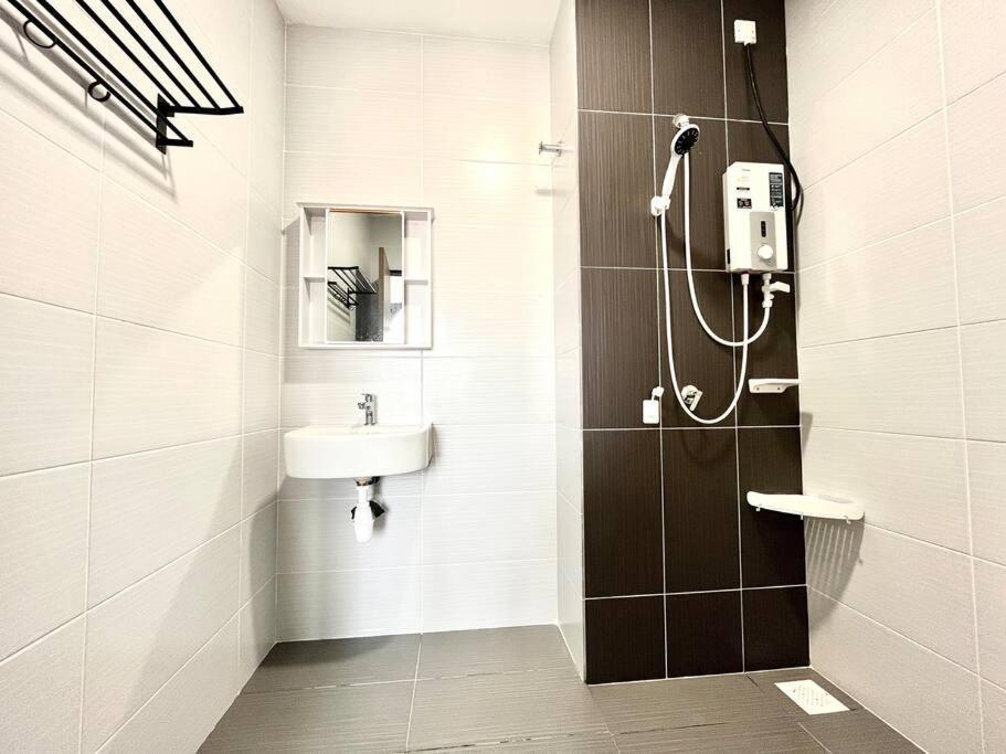 Urban Home-Swimming Pool-City Center Malacca ภายนอก รูปภาพ