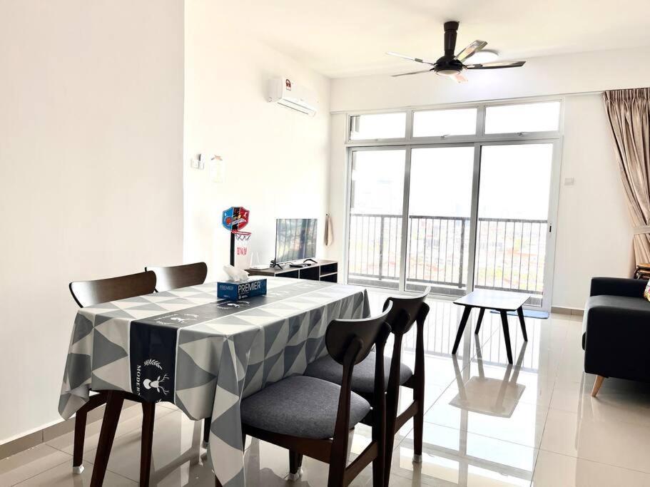 Urban Home-Swimming Pool-City Center Malacca ภายนอก รูปภาพ