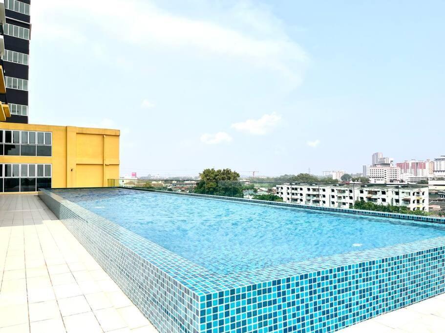Urban Home-Swimming Pool-City Center Malacca ภายนอก รูปภาพ