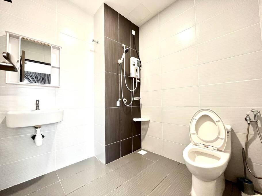 Urban Home-Swimming Pool-City Center Malacca ภายนอก รูปภาพ